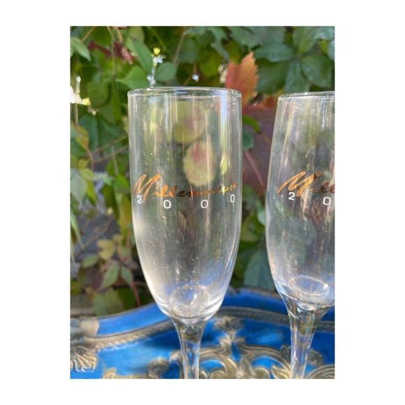 Vintage Millenium 2000 Y2K Champagne Glasses Gold Lettering Set of 2 - Picture 7 of 7